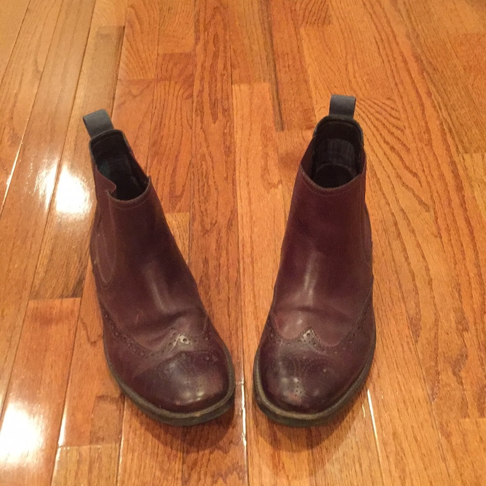 (Clarks) Dress shoes